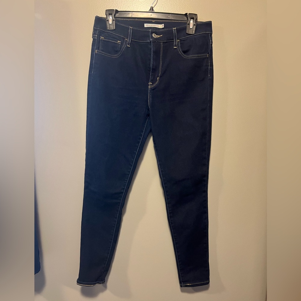 Levi’s Women's Dark Blue Jeans size 29, style 720 high rise super skinny